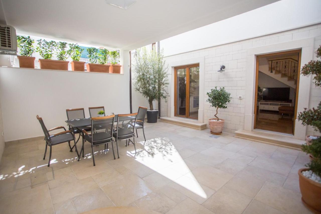 Camellia Porec
